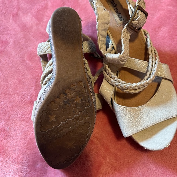 Buckle wedges, size 9, tan color - Picture 2 of 3